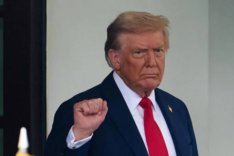 Tramp NBC telekanalını aparıcı Set Meyersi işdən çıxarmağa çağırıb