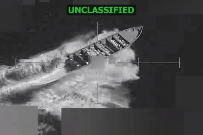 Sakit okeanda narkotik yüklü gəmi məhv edilib