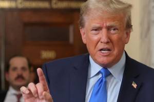 Tramp ABŞ maliyyə nazirini işdən çıxaracağı ilə bağlı hədələyib Xəbər şəkili