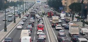 Paytaxtın bu prospektində avtomobil yanıb: sıxlıq yaranıb Xəbər şəkili