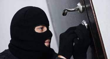 Bakıda evdən 70 min manat oğurluq edildi