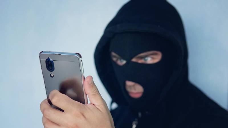 Oğrular Niyə Məhz iPhone Oğurlayır? Samsung Telefonlarının Geri Qaytarılmasının Səbəbi