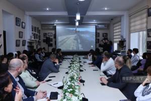 "Bir kəmər, bir yol" filmi nümayiş olunub