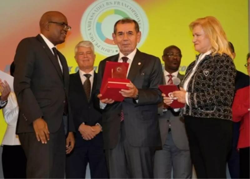 "Frankofon Şəxsiyyəti" Mükafatı: Galatasaray Klubu Sədri Dursun Aydın Özbek Nə Üçün Bu Adı Aldı?