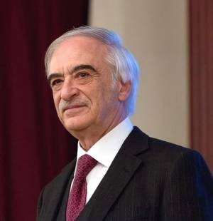 O, 37 ildir yüksək vəzifədədir - FOTO Xəbər şəkili