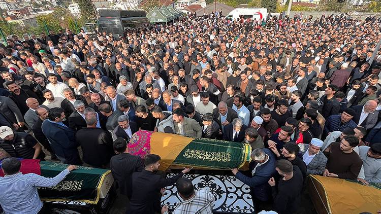 Kocaeli Faciəsi Qurbanlarının Dəfni: Tabutların Üzərindəki Ürək Dağlayan Detal