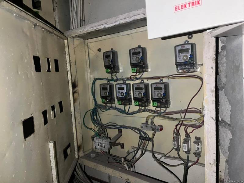 Yasamalda yanğın baş verən binanın elektrik şaxtasından fotolar