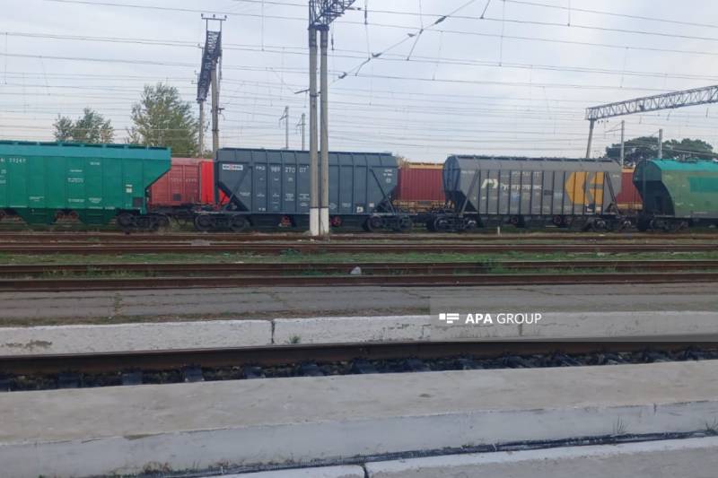 Ermənistan üçün Rusiya taxılı ilə yüklənmiş qatar Azərbaycandan Gürcüstana yola salınır - FOTO