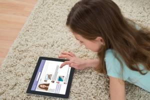 Danimarka 15 yaşdan kiçik uşaqların sosial mediadan istifadəsini qadağan etməyi planlaşdırır Xəbər şəkili