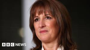 Dauninq Strit Rəyçel Rivzin Büdcə ərəfəsində maliyyə ilə bağlı ictimaiyyəti yanıltdığı iddialarını rədd edir Xəbər şəkili