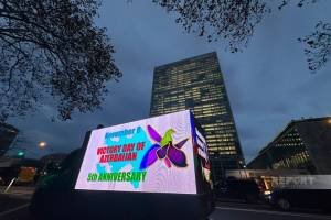 BMT-nin Baş Qərargahı qarşısında Zəfər Günü ilə bağlı məlumatlandırma aksiyası keçirilir