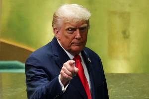 Tramp: ABŞ tərəfdaşlarına 2 trilyon dollardan çox rüsum qaytarmaq riski ilə üzləşib Xəbər şəkili