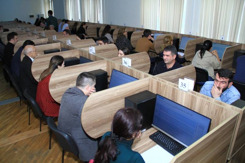 Vəkilliyə namizədlər üçün ixtisas imtahanının test mərhələsi keçirilir
