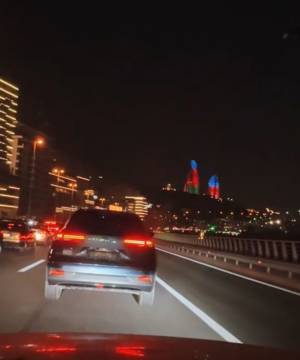 Paytaxtda nömrəsiz avtomobil idarə edən qazi saxlanılıb Xəbər şəkili