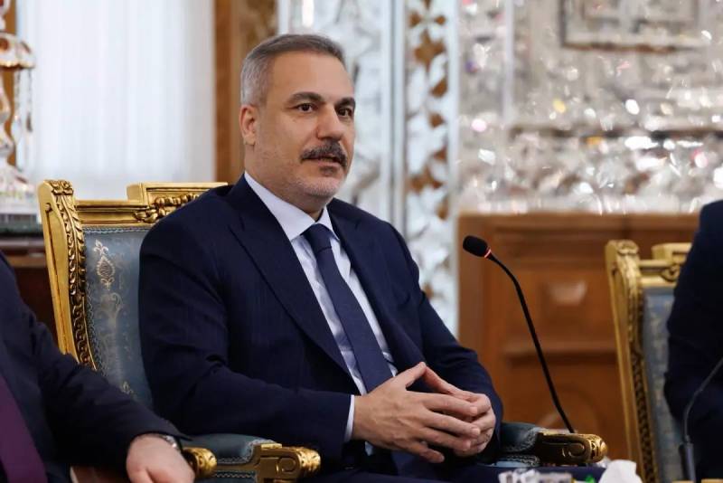 Hakan Fidan, İran İslami Danışma Meclisi Başkanı ile Görüştü