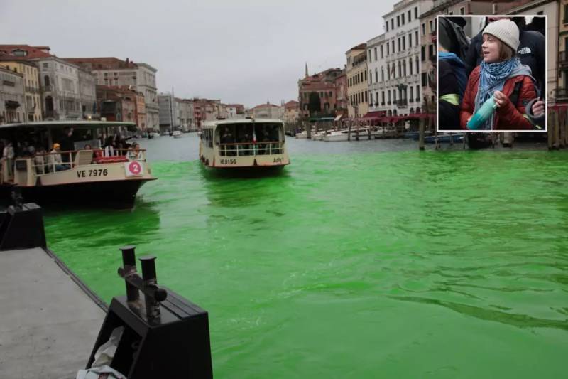 Qreta Tunberqə Venesiyaya Giriş Qadağası: Fəal Niyə Böyük Kanalı Yaşıl Rəngə Boyadı? Xəbər şəkili