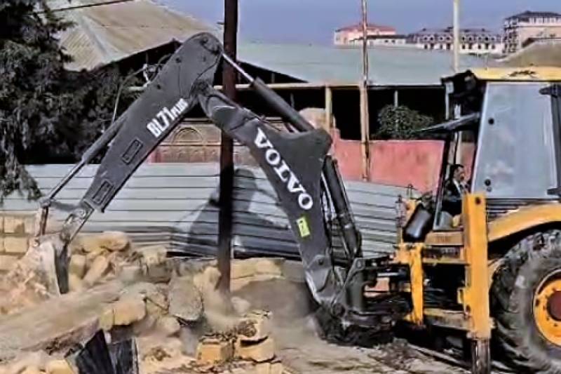 Masazırda qanunsuz tikililər sökülüb - VİDEO