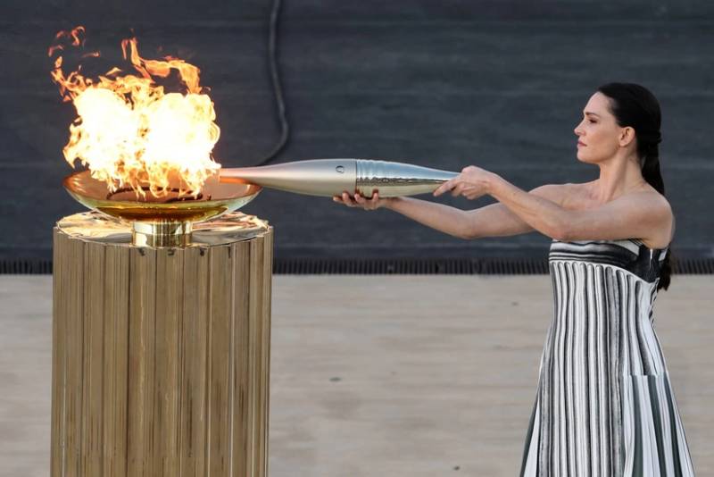 Qış Olimpiya Oyunlarının məşəli alovlandırılıb