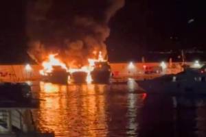 Yunanıstanın Pirey limanında yanğın nəticəsində üç yaxta batıb Xəbər şəkili