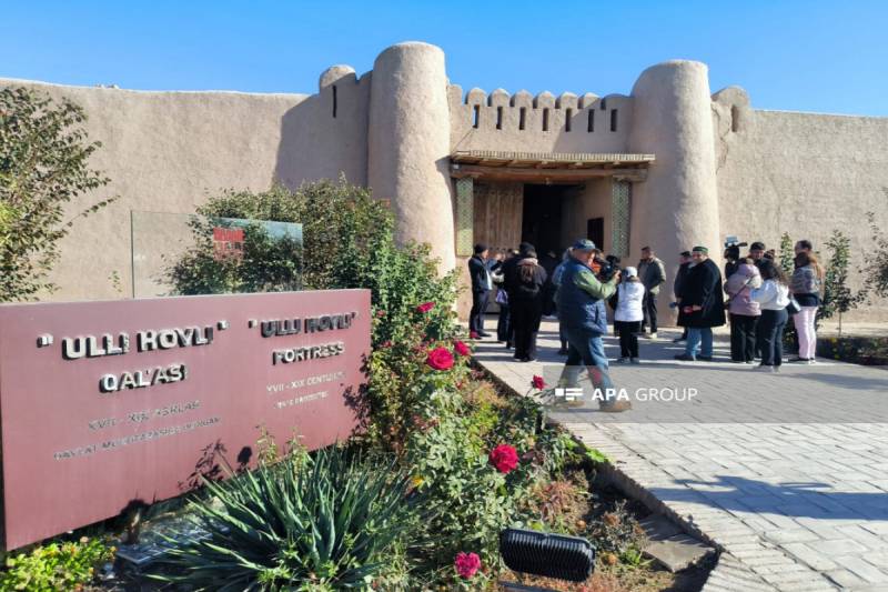 Azərbaycanlı jurnalistlər Özbəkistanda "Ülli Hövli" kompleksində olublar