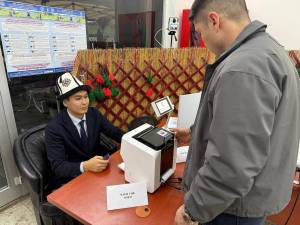 Qırğızıstanda növbədənkənar parlament seçkilərində səsvermə başa çatıb Xəbər şəkili