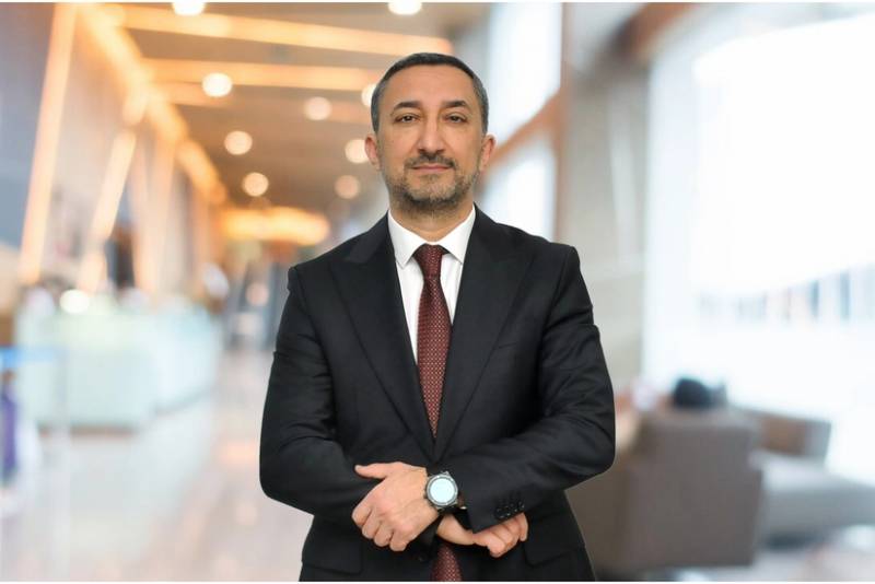 Rövşən Əmircanov: "Qızılın unsiyasının qiyməti 4 500 dollara yüksələ bilər"