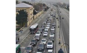 Sürücülərin NƏZƏRİNƏ: Paytaxtın bir sıra yollarında tıxac var - SİYAHI (FOTO)