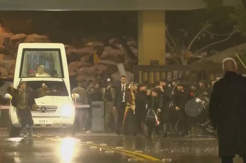 Roma Papası XIV Leo Türkiyə səfərindən sonra Livana getdi: Beyrutda möhtəşəm qarşılama