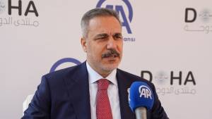 XİN başçısı Hakan Fidanın Suriya Bəyanatı: Suriya Demokratik Qüvvələrindən Suriyalı Olmayan Ünsürlərin Çıxarılması Tələb Edilir Xəbər şəkili