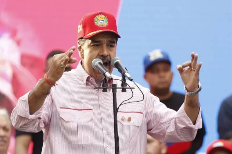 Prezident Maduro Səhnədə Rəqs Edərək ABŞ-ı Sülhə Çağırdı