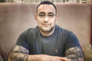 Yekaterinburqda polis və xüsusi təyinatlılar azərbaycanlını saxlayıb Xəbər şəkili