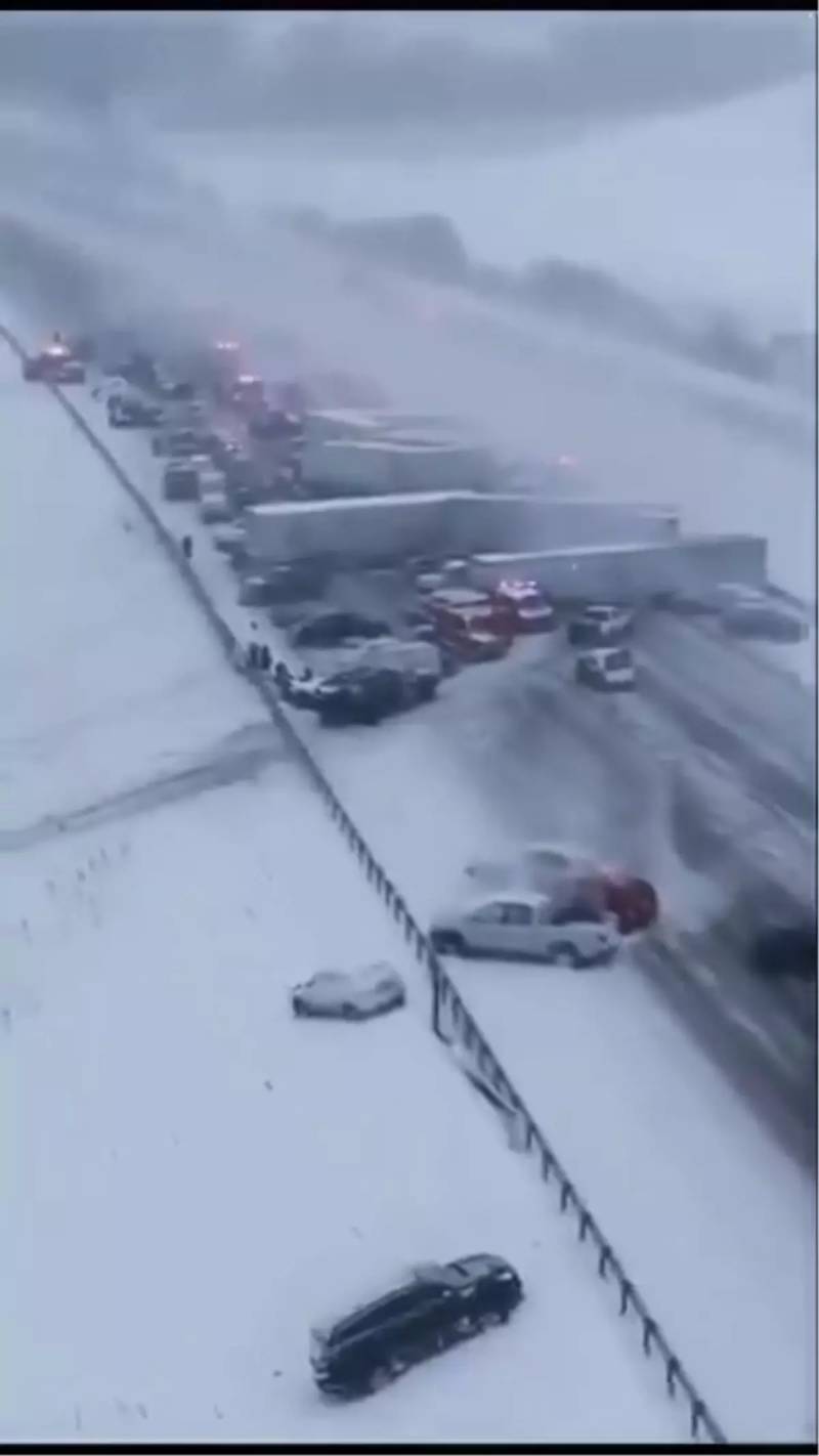 ABŞ-ın İndiana Ştatında 50-dən Çox Avtomobilin İştirakı ilə Dəhşətli Zəncirvari Qəza: Səbəb Qar və Sıxlıq Xəbər şəkili