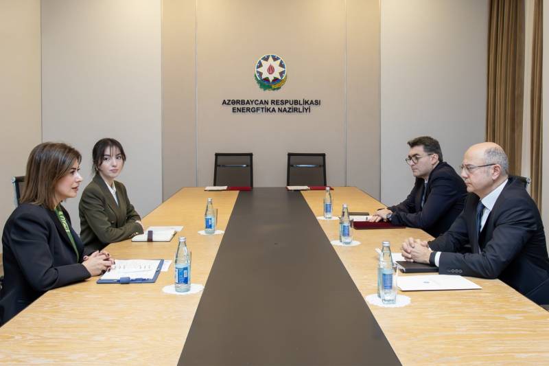 İqtisadi Əməkdaşlıq Təşkilatının Təmiz Enerji Mərkəzi ilə Ev Sahibi Ölkə Sazişi imzalanıb