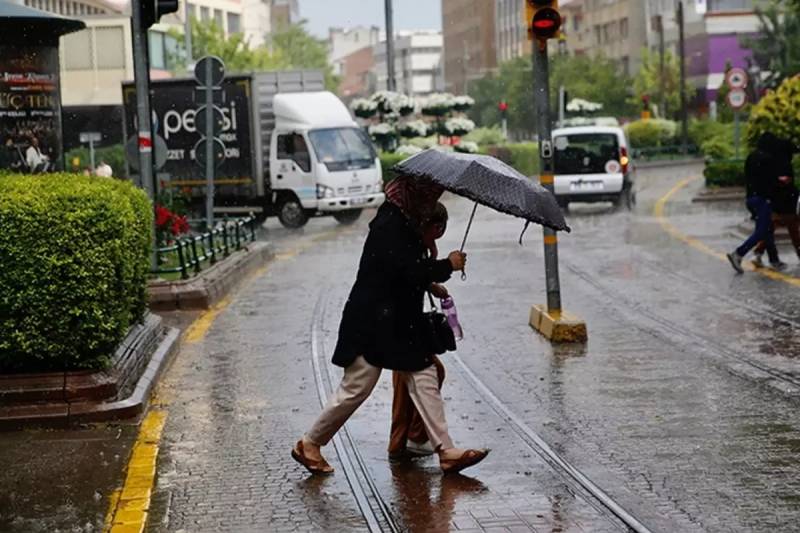 AKOM-dan İstanbul Üçün Kəskin Hava Xəbərdarlığı: Temperatur Düşəcək, 4 Gün Güclü Yağış Gözlənilir