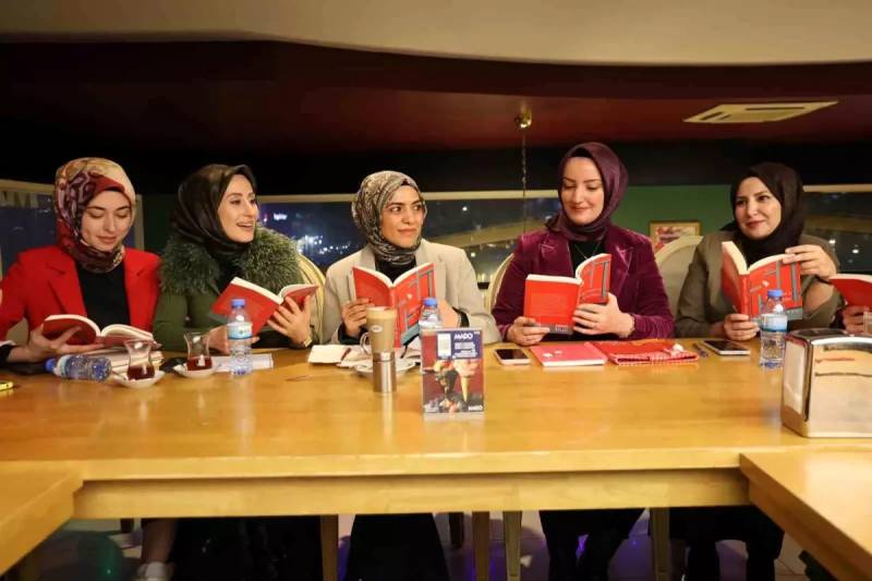 Elazığda Qadınlar Qızıl Yığmaq Əvəzinə Kitab Oxuyur: "Bir Dərin Dünya" Klubunun Fəaliyyəti Xəbər şəkili