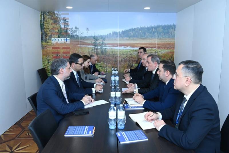 Azərbaycan və Kipr XİN başçıları regional vəziyyəti müzakirə edib