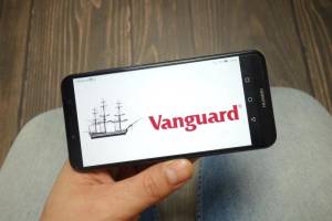 Vanguard Kripto ETF-ləri üçün Platformasını Açır - Siyasətdə Əsaslı Dönüş