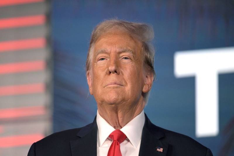 Tramp İsraili Suriya hakimiyyəti ilə dialoqu davam etdirməyə çağırıb