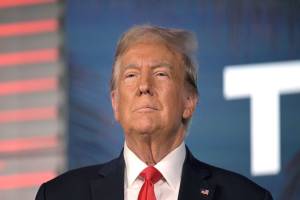 Tramp İsraili Suriya hakimiyyəti ilə dialoqu davam etdirməyə çağırıb