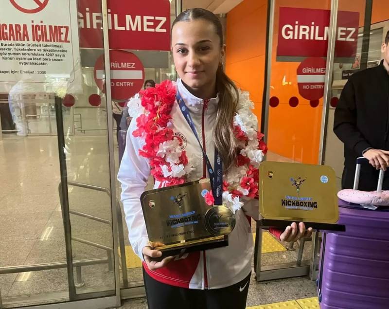 Kickboks üzrə Dünya Çempionatı: Elif Ceren Şanlı Qızıl Qazandı və "Ən Yaxşı Döyüşçü" Seçildi