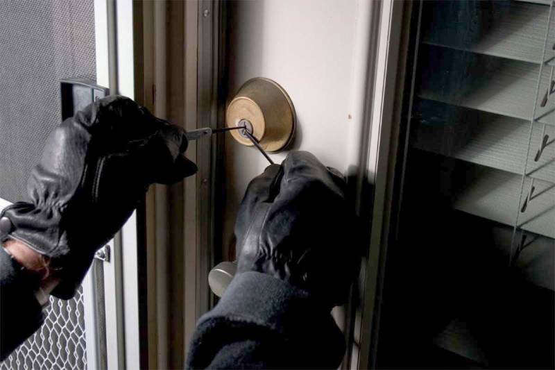 Ev və mağazalardan silsilə oğurluqlar edən şəxs saxlanılıb