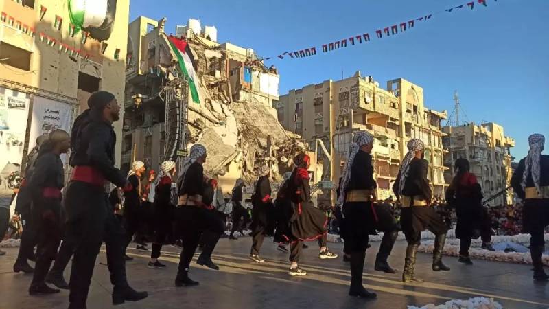 Qəzzada hərbi əməliyyatların kölgəsində kütləvi toy: BƏƏ-nin dəstəyi ilə 54 cütlük evləndi