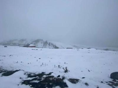 Talış dağlarına qar yağdı, maşınlar yolda qaldı -  Xəbər şəkili