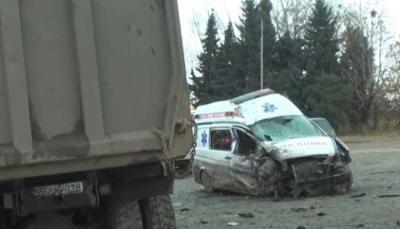 Azərbaycanda hamilə qadını aparan təcili yardım &quot;Kamaz&quot;la toqquşdu - Xəbər şəkili